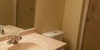 Beautiful 3 Bedroom, 2 bathroom House in Great Quiet Neighborhood. Gallery 23