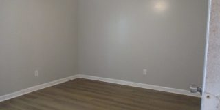 321 Oak Street Gallery 6