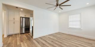 2018 Remodeled 3 bed / 2 bath - wood / tile floors, fenced yard. Hyde Park / Downtown Gallery 13