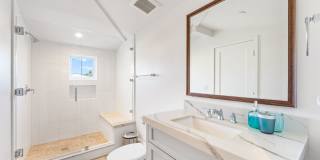 Gorgeous 3 bed 3.5 bathroom home available month to month in the highly desired city of Corona Del Mar. Gallery 32