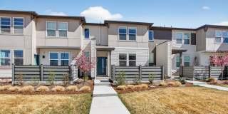 Charming 3BR Townhome in Denver Gallery 1