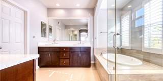 21 Portica Gallery 28