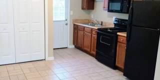 Spacious 3 Bed Townhome!!! Gallery 3