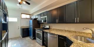 Beautiful 3Bed/2.5Bath Home in the City Gallery 5