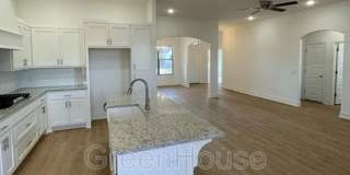 1574 N Pershing St Gallery 11