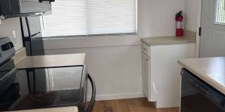 307 West Ells Avenue Gallery 7