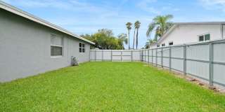 Beautiful 4 bed 3 bathroom Single Family Home with a large fenced yard Gallery 23