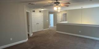 Spacious 5-Bedroom Riverview Home Gallery 43