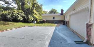 874 Hollyridge Drive Gallery 30