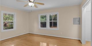 424 Byron Avenue E Gallery 10