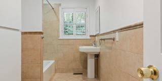 Heart of Chapel Hill! Roosevelt is ready for you!  4 bedrooms/3 bathrooms Gallery 24