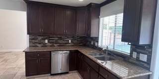 Now Available! 3 Bedroom Home in North West Visalia! Gallery 7