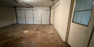 3-bed/2-bath with two living spaces! Gallery 25