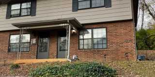 *Knoxville 37912 - 2 bedroom, 2.5 bath townhouse - Call Regina Upshaw (865) 237-2369 Gallery 1