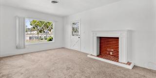 Spacious 4-Bed Home with Backyard, Garage & Prime Westside Access Gallery 3