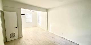 Beautiful studio apartment in the heart of South of Fifth, completely remodeled & steps from the beach! Gallery 6