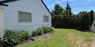 Audubon-Downriver Neighborhood 4 bedroom, 1 bath corner lot with large, fenced yard Gallery 27