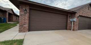 3 Bedroom 2 Bath 2 Car Garage - Edmond Schools Close to Downtown Edmond Gallery 1