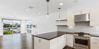 Beautiful three story live/work townhome in Westside Costa Mesa! Gallery 22