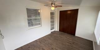 Charming 3 Bedroom, 1 Bath Near Down Town! Gallery 6