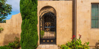 Gorgeous 5 Bedroom Home with sweeping views and pool Gallery 13