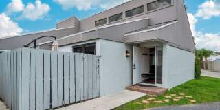 235 NW 15TH Street Gallery 1