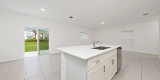 Westview Single Family Home 4 beds 2,5 Baths Gallery 5
