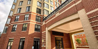 Luxurious 1 Bed 1 Bath Condo In Desired Courthouse Community - Water Included in Rent! Gallery 1