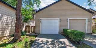 Charming 3 BD 2 BA Townhome Located in Hillsboro's Briarcreek Community | Recently Updated! | Main-Level Bedroom & Full Bath | Great Private Patio!* Gallery 21