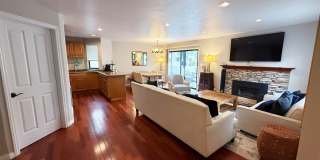 Beautifully Furnished 2 Bed/2.5 Bath Townhome in the Desirable Woodlands of La Jolla Gallery 5