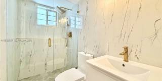 4122 Collins Ave Gallery 10