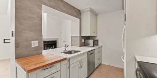 Bright Top-Floor 2 Bed, 2 Bath Condo with Loft & Vaulted Ceilings Bright Top-Floor 2 Bed, 2 Bath Condo with Loft & Vaulted Ceilings Gallery 5