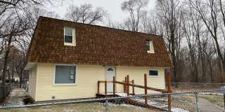 HUGE 3 Bed/2 Bath Home with your own private workshop + oversized garage Gallery 1