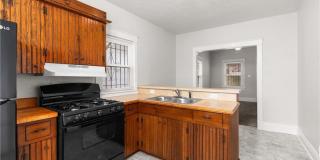 Charming Renovated 2 Bedroom Bungalow Gallery 14