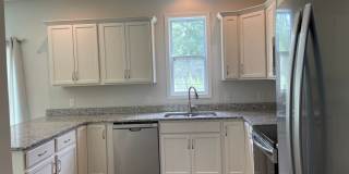Like new home on cul-de-sac lot with 3 bedrooms, loft and 2.5 bathrooms! Gallery 6