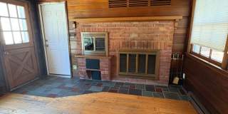 Charming 3-Bedroom Home with Spacious Backyard – Prime Location Gallery 23
