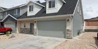 4 Bedroom Cedar Edge Townhome Gallery 1