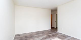 Beautifully Maintained Townhome with Fantastic Amenities Gallery 19