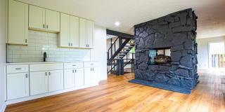 Beautifully Remodeled Modern 5 Bedroom / 3 Bath Home Near Millard North Gallery 13