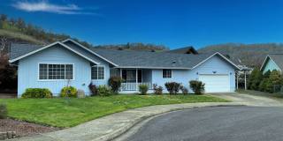Large 2 Bedroom Hucrest Home! 1 Year Lease Required Gallery 1