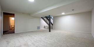 Beautifully Remodeled Modern 5 Bedroom / 3 Bath Home Near Millard North Gallery 22