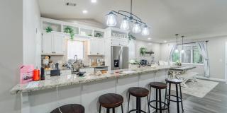 Charming 4 bedroom, 3 bathroom with lots of outdoor living space. Gallery 10
