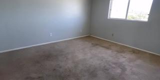 Bright 2 Bedroom / 1 Bathroom Upstairs Unit with Mountain View Gallery 14