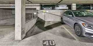 1 bedroom, 1 bathroom Condo with City View! Gallery 17