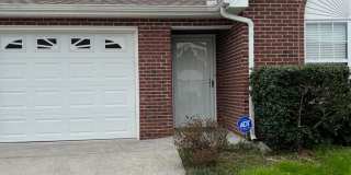 Knoxville 37912 - 2 bedroom, 2 bath condo with a 1-car garage - Call Lisa Vineyard and Shannon Russell (865) 216-9334 Gallery 1