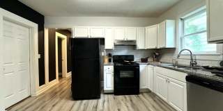 Room in 4 Bedroom Home at Griffin St NW Gallery 8