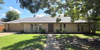 South Tyler! 4 Bedroom, 2 Bath Home w/Office! Gallery 1