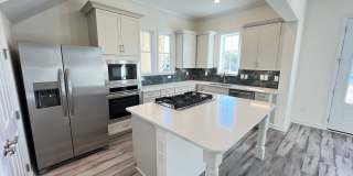 Luxury 2BR Townhome in Market Common | Walkable + Pool | Available Now Gallery 1