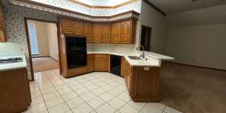 4 Bed, 2.5 Bath Brick home with 2 car garage Gallery 24