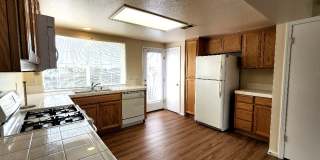 Cute 2 Bedroom 1 Bath Condo Daniels Avenue Vallejo New Flooring and Paint ***MOVE-IN SPECIAL*** Gallery 6